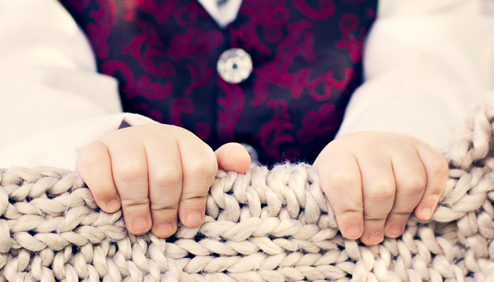 a small child&#39;s hands holding a basket
